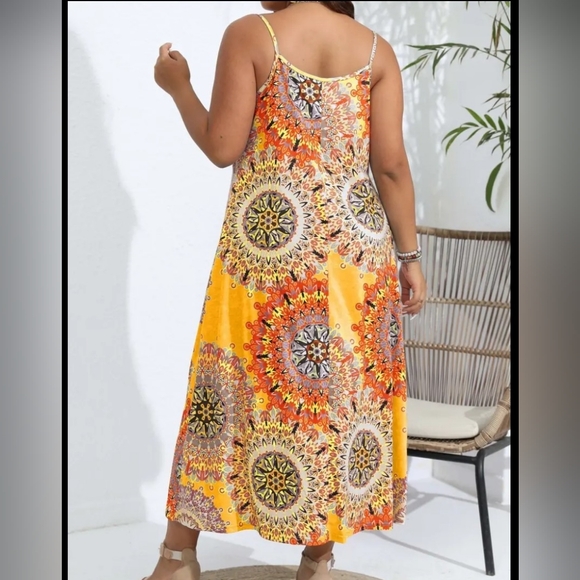 Flowy Plus Size Maxi Dress with Mandala Design - Picture 4 of 5